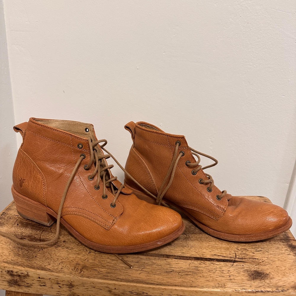 Frye Women's Tan Lace-Up Leather Boots